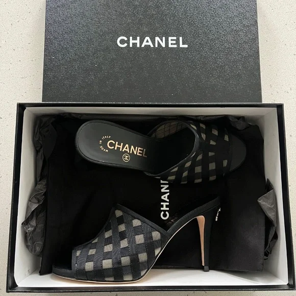 Authentic Chanel heels - Picture 5 of 15